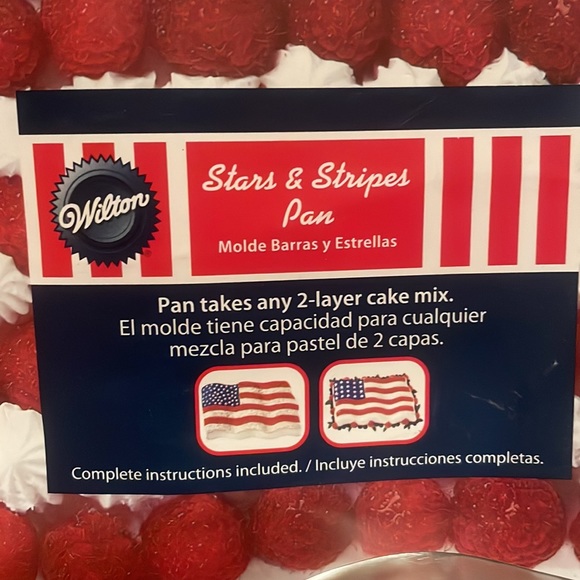 Wilton Stars and Stripes cake pan - Picture 2 of 3